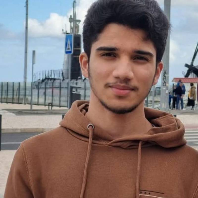 MALIK, 19, Los Angeles California