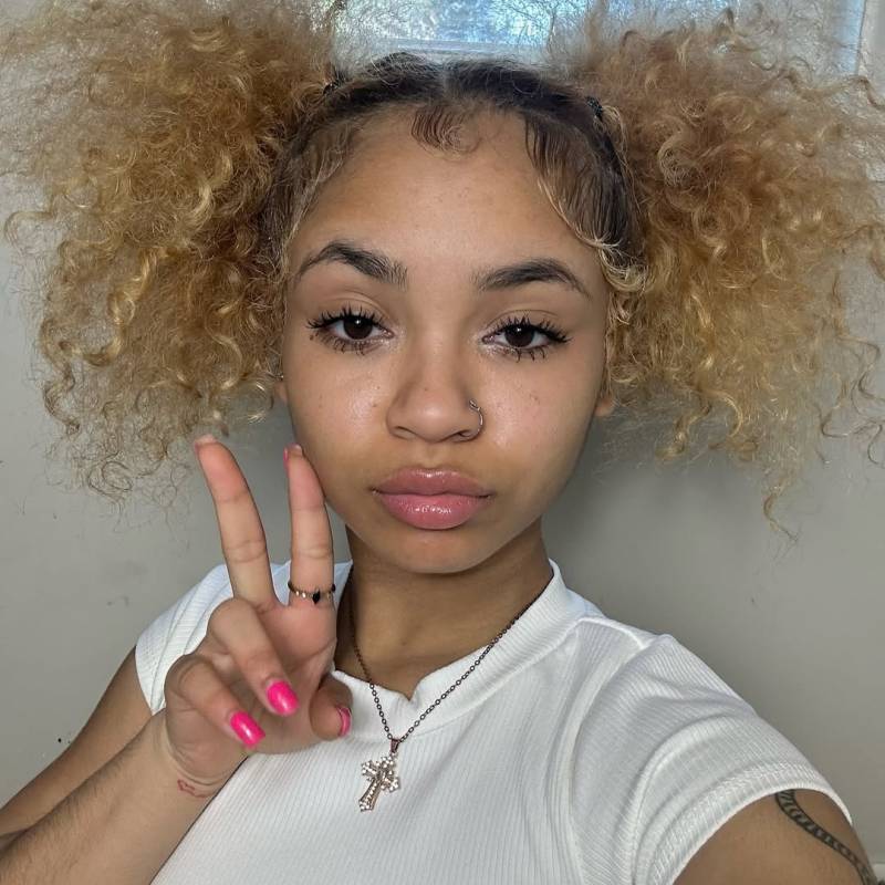 Britney, 22, Colima