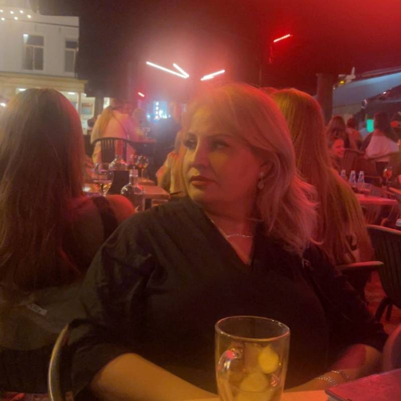 SARAH, 52, Any