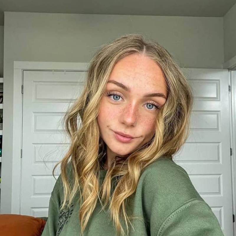 Sarah, 21, Nairobi