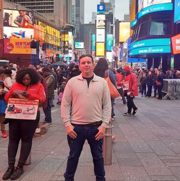 Santiago, 40, Dhaka