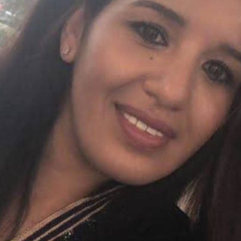 Yas, 42, garland