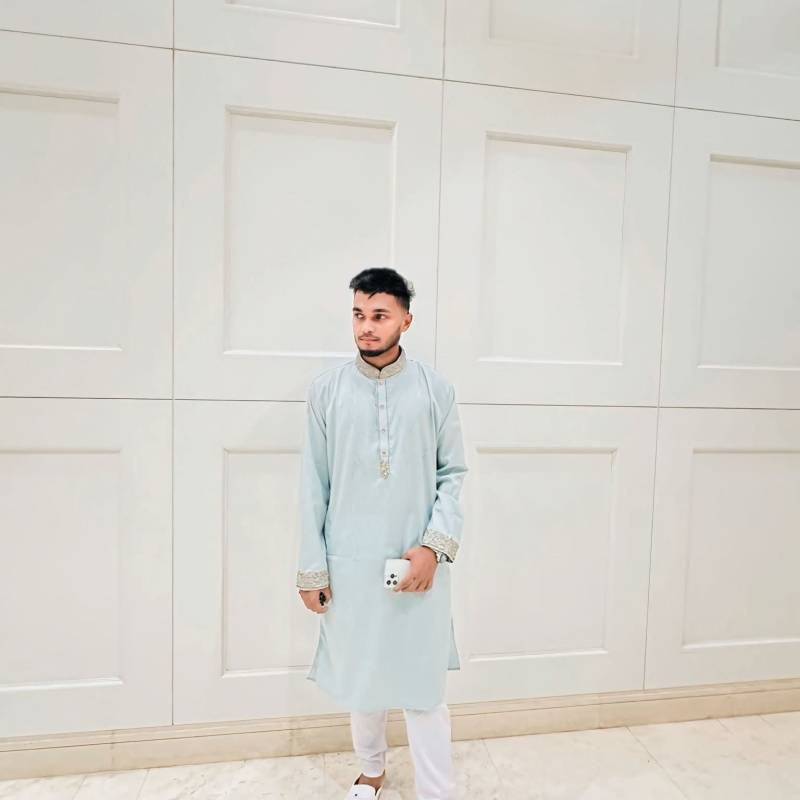 Sa iF, 26, United kingdom