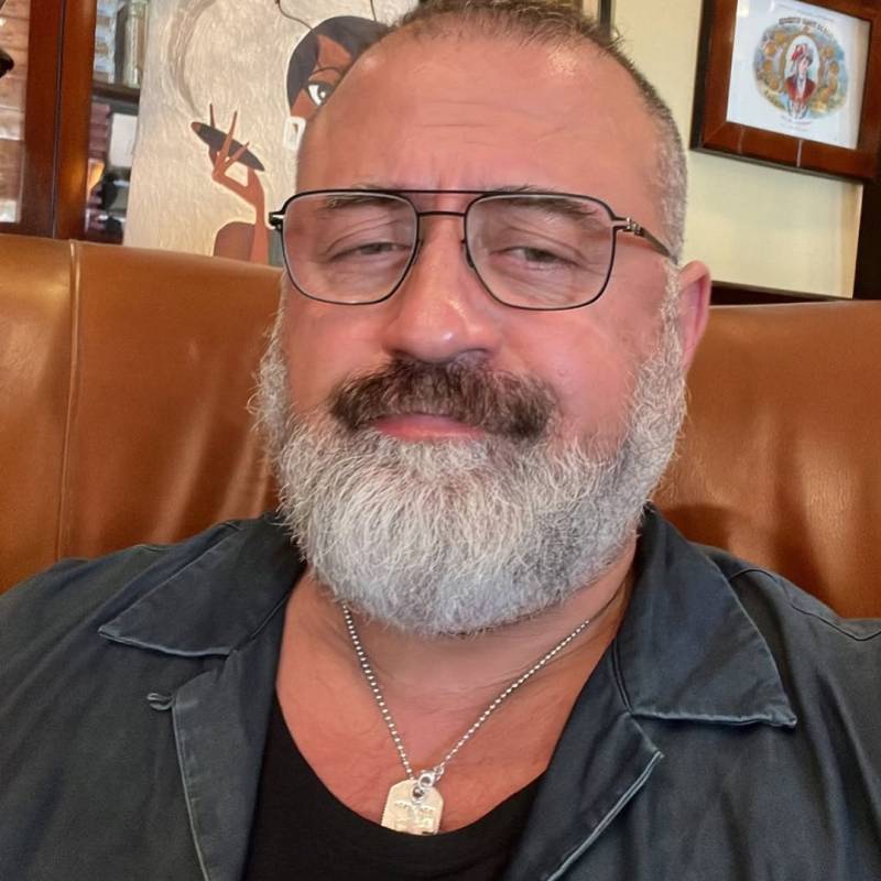 Greg Huston, 62, Frankfurt
