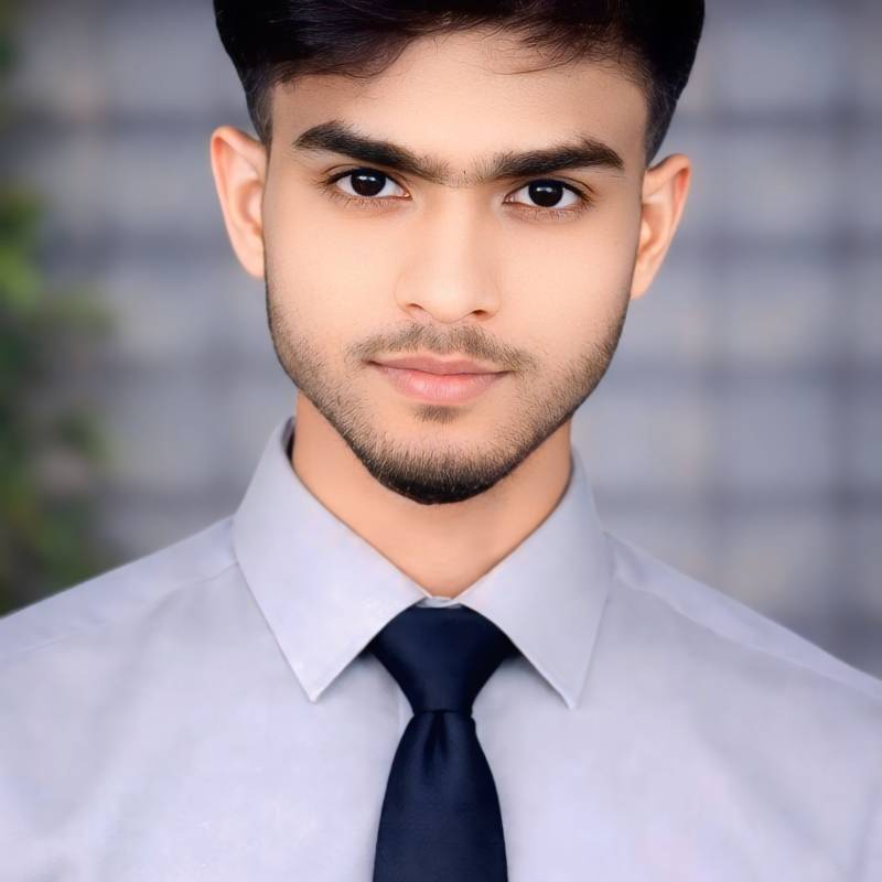 Komol, 20, Cape Twom