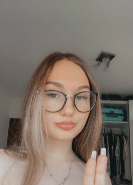 Alexa, 29, London UK