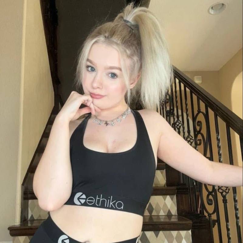Victoria carmicheal, 27, GERMANY