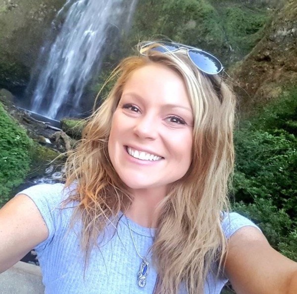 Chloe, 40, Madagascar