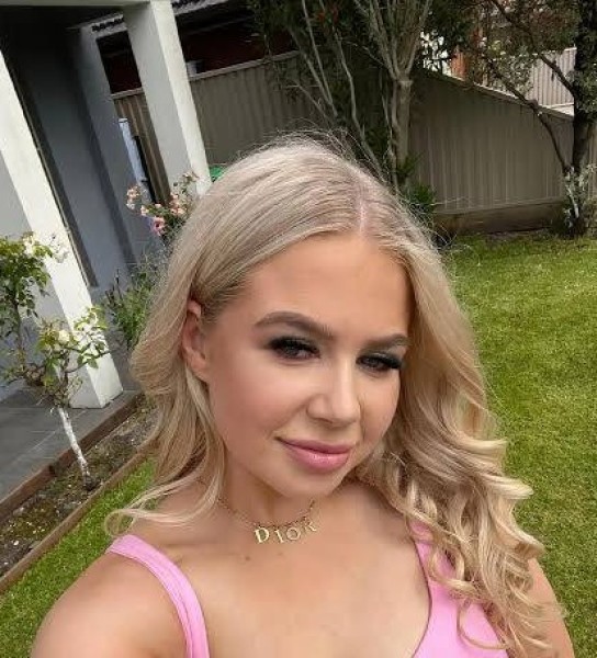 kate, 32, Lome