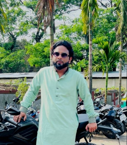 Alom, 26, Dubai