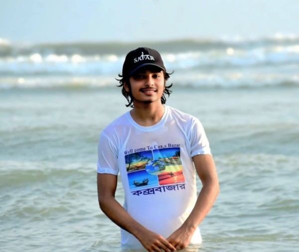 Mohasin, 27, United kingdom