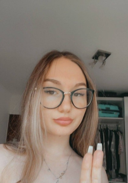 Aish, 31, Frankfurt